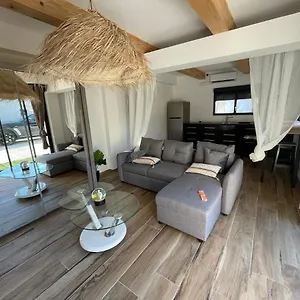  Hébergement de vacances Six Fours Les Plages Maison